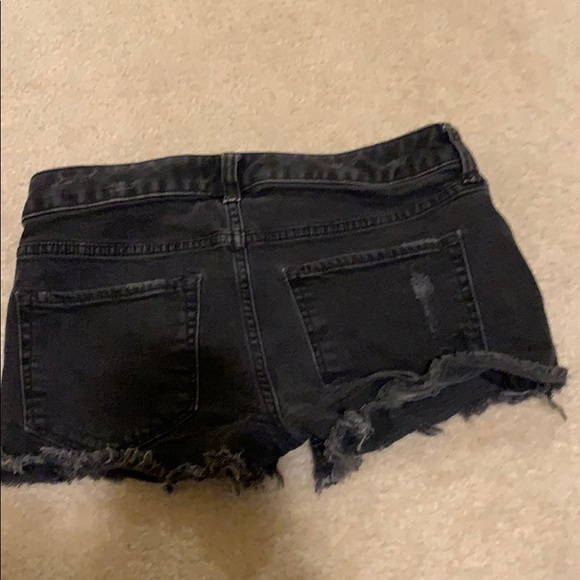 Black denim shorts - Picture 4 of 4